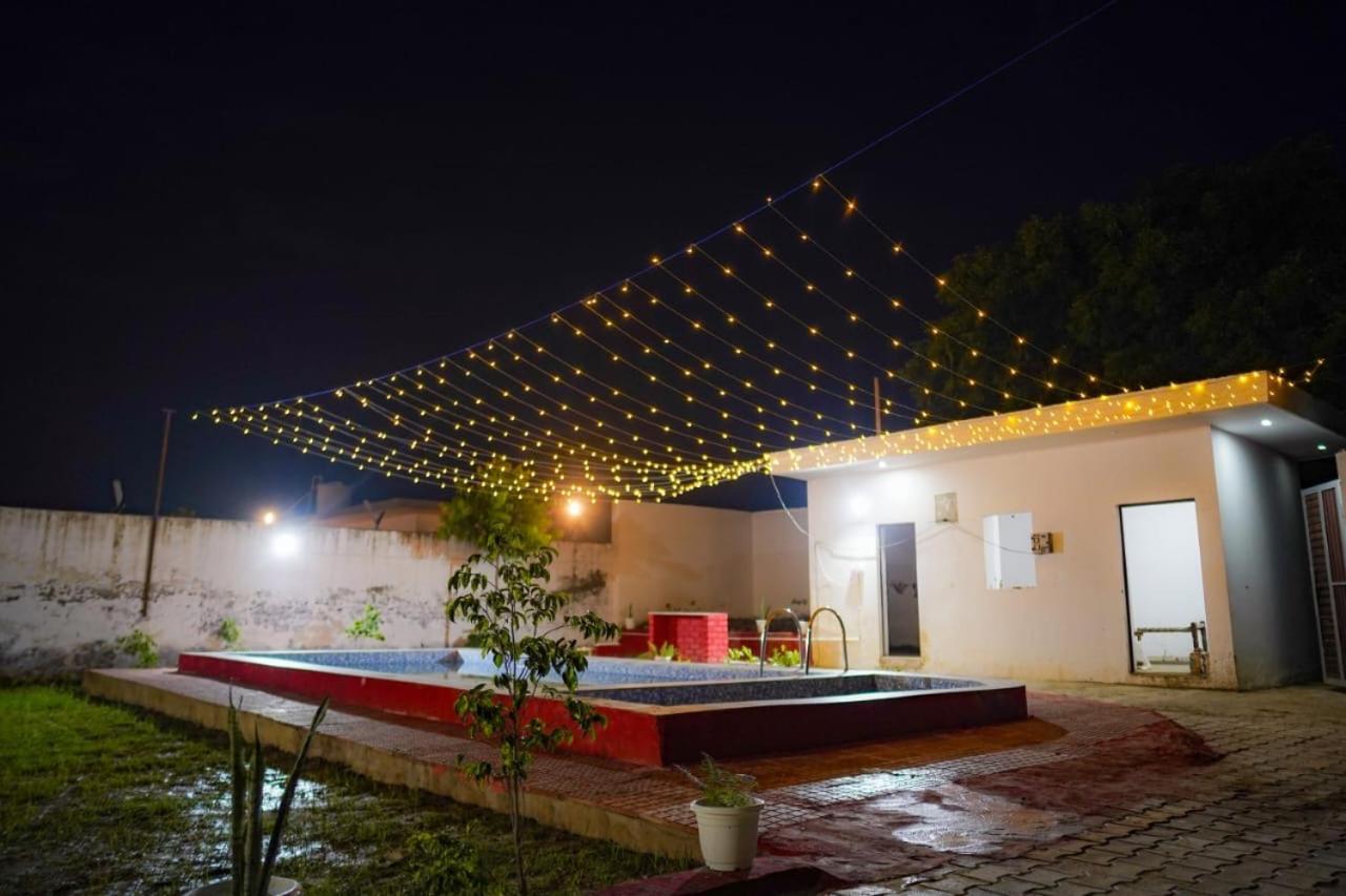 Venus Farm Villa Gurgáon Kültér fotó